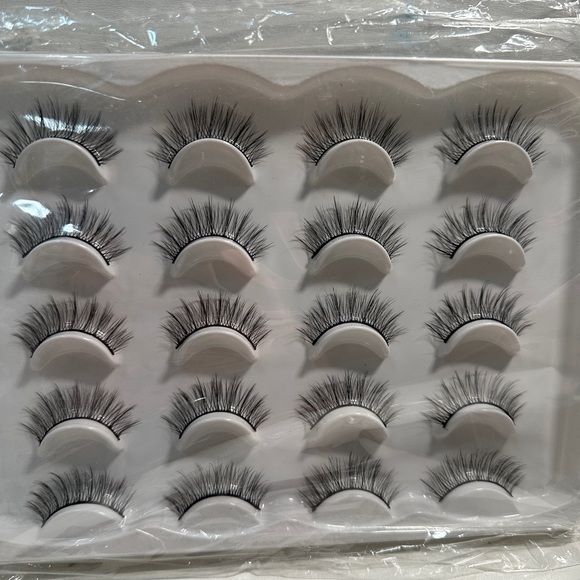 Natural Black False Eyelashes Set - Picture 6 of 6